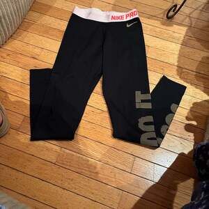 Nike Pro DRI-Fit Leggings S (4-6) Like new
